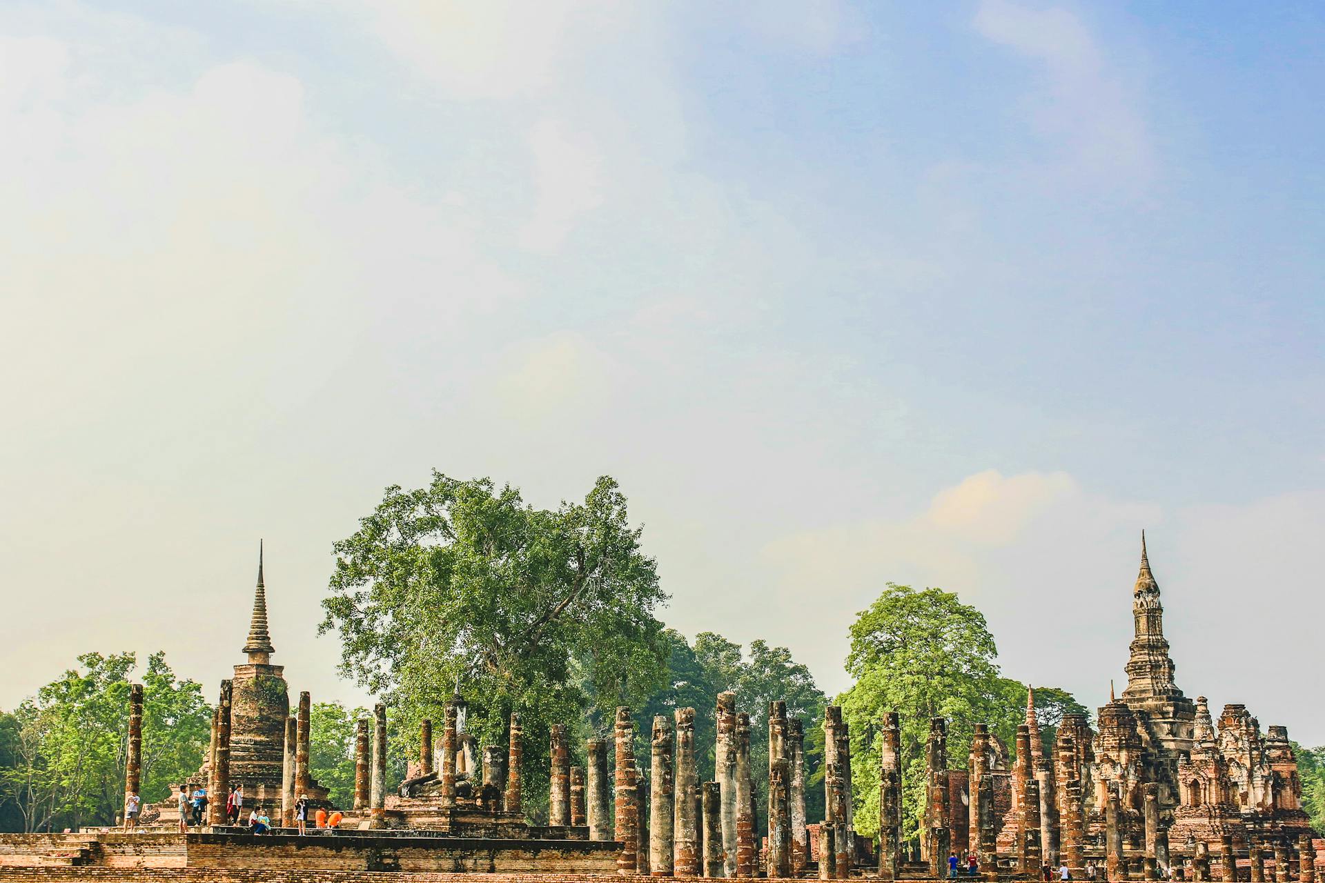 Capture the authentic charm of Sukhothai’s safe cultural scene